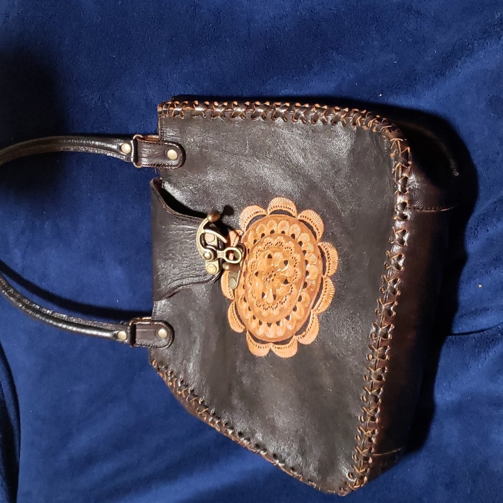 Schalay Peru Hand Tooled Leather Floral Purse $25
